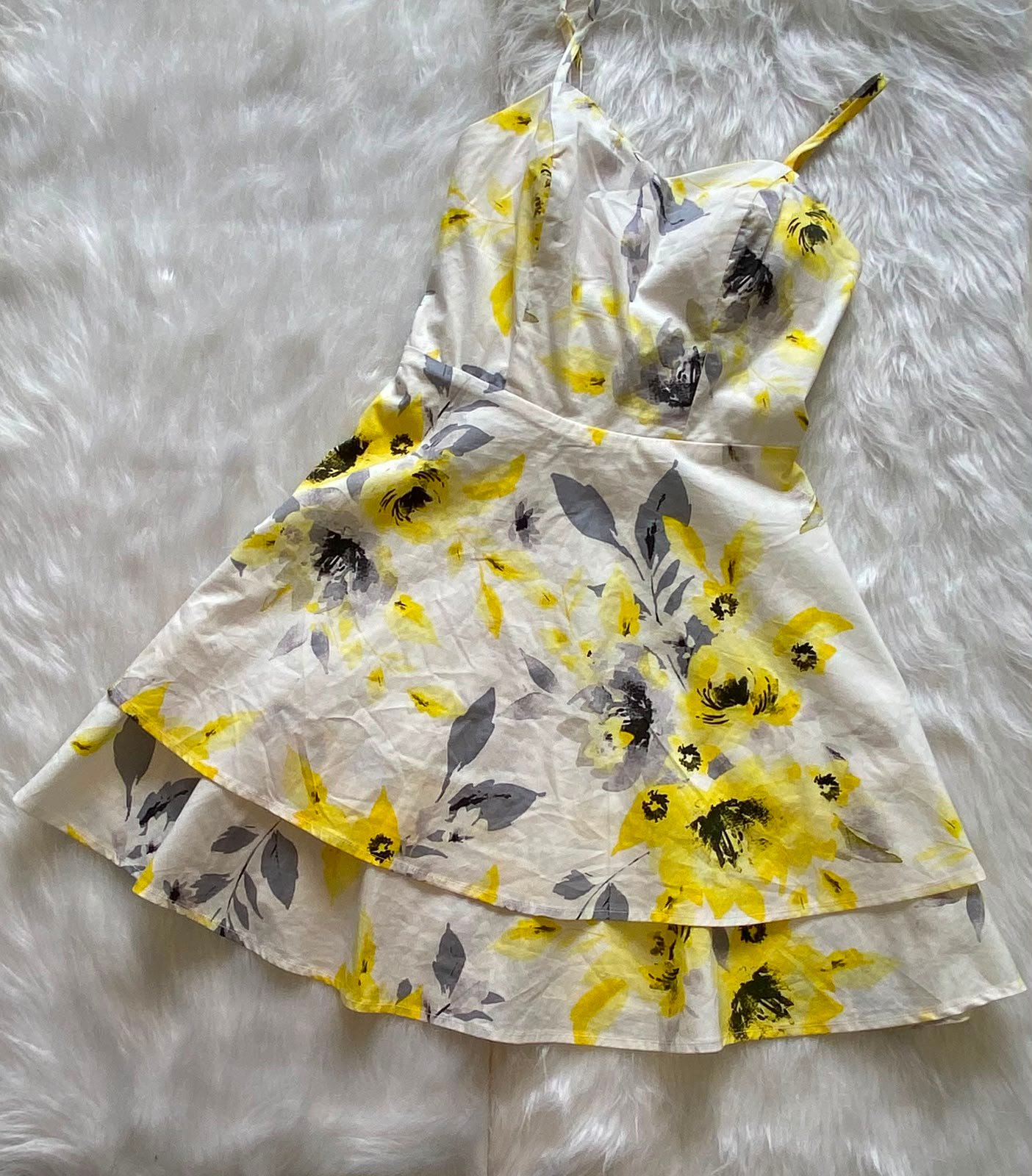 Vestido Blanco con Estampado de Flores